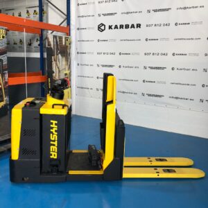 Recogepedidos eléctrico Hyster LO2.0 de 2000 kg con plataforma para operario ideal para preparación de pedidos en almacén
