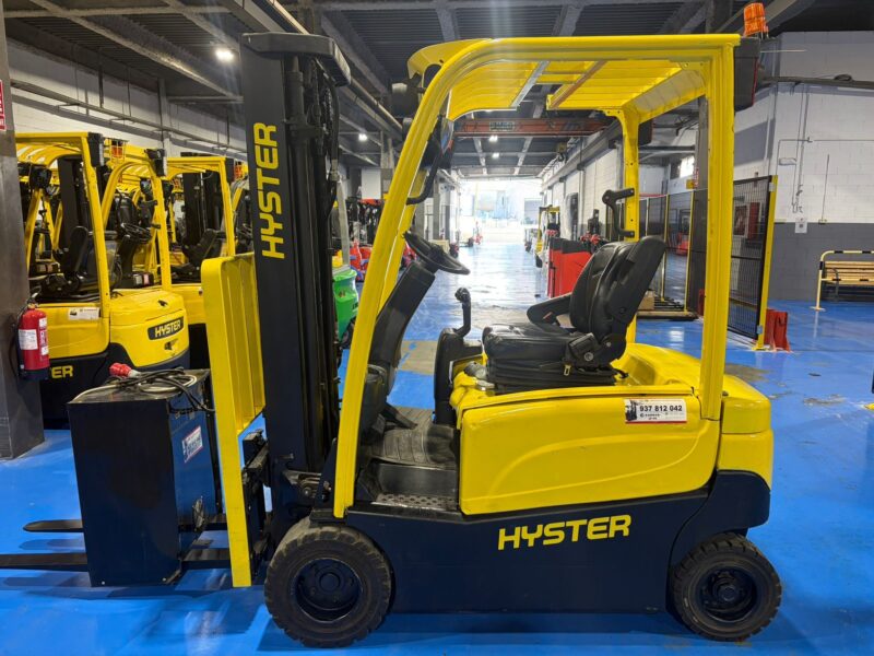 Carretilla elevadora eléctrica Hyster J1.8XN MWB de 1800 kg y 4 ruedas para logística y almacén interior