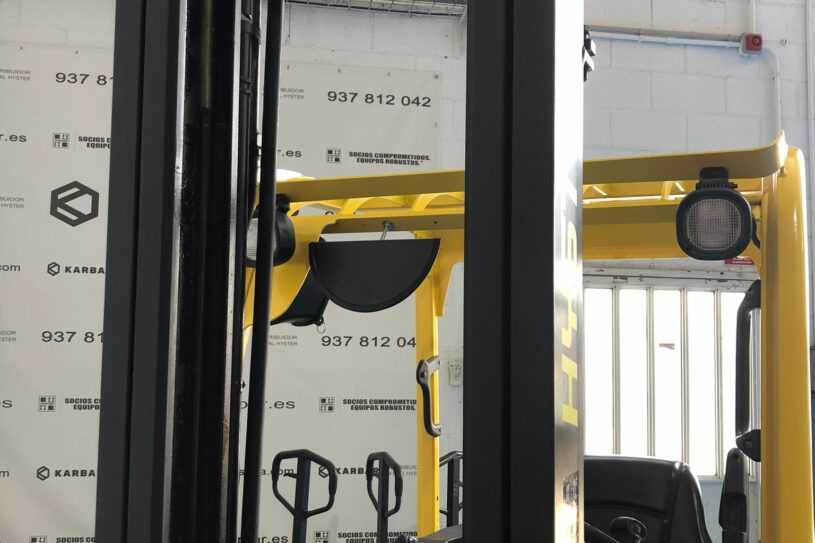 Carretilla Eléctrica HYSTER 3 ruedas 1.600 Kg modelo J1.6XNT lleno