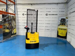 Apilador eléctrico Hyster S1.0E 1000 kg con elevación 1840 mm ideal para almacenes pequeños y picking