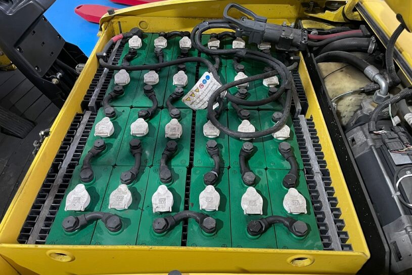 Carretilla Eléctrica 3 Ruedas HYSTER 1800 Kg, mástil Triple lleno
