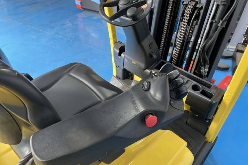 Carretilla eléctrica HYSTER 1600 Kg mástil Triple 4900 mm lleno