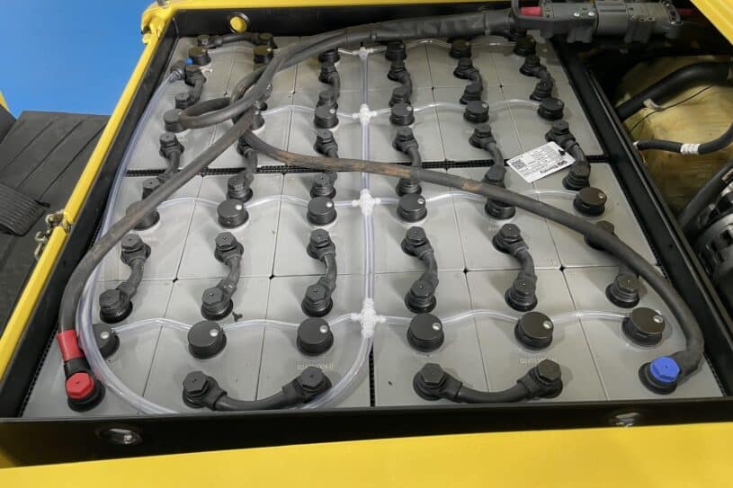 Carretilla eléctrica HYSTER 1600 Kg mástil Triple 4900 mm lleno