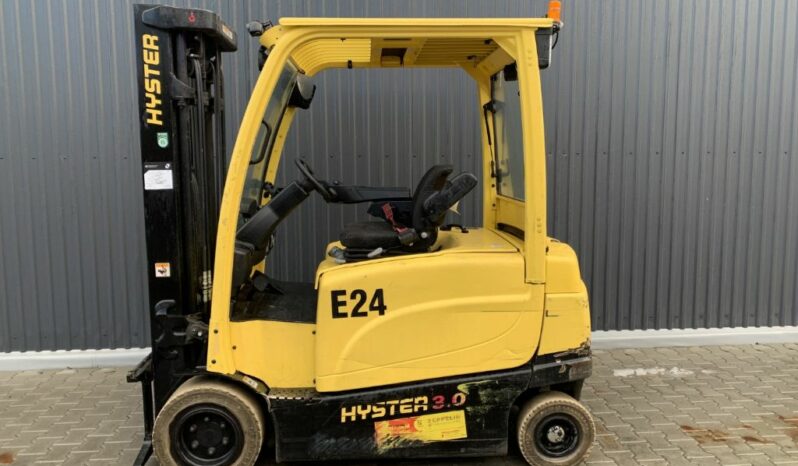 Carretilla Eléctrica 4 Ruedas 3.000 kg Hyster J3.0XN lleno