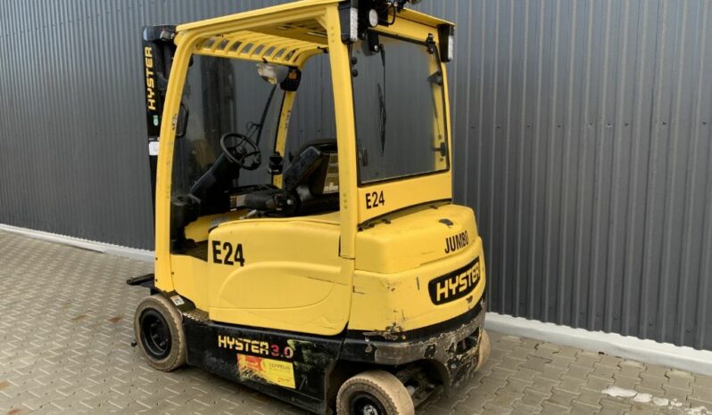 Carretilla Eléctrica 4 Ruedas 3.000 kg Hyster J3.0XN lleno