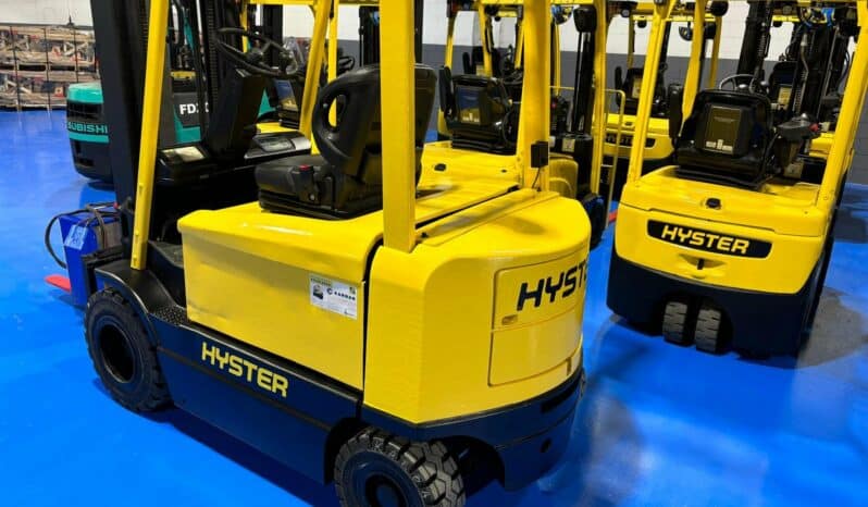 Carretilla Eléctrica 4 Ruedas HYSTER 2500 Kg mástil Doble lleno