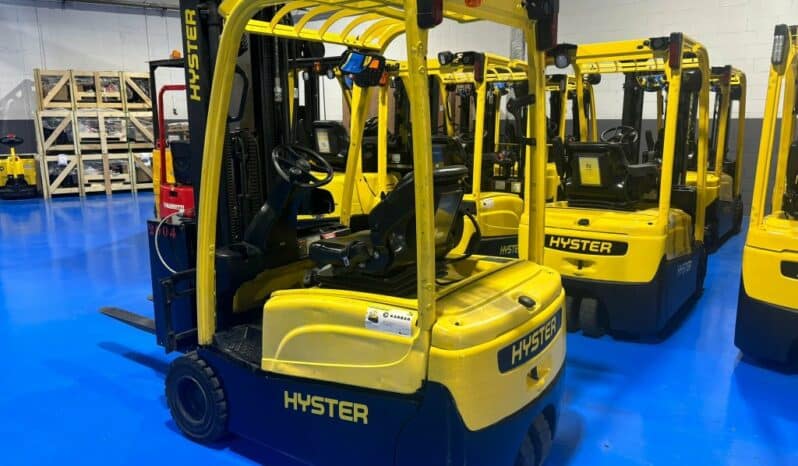 Carretilla Eléctrica 3 Ruedas HYSTER 1800 Kg, mástil Triple lleno