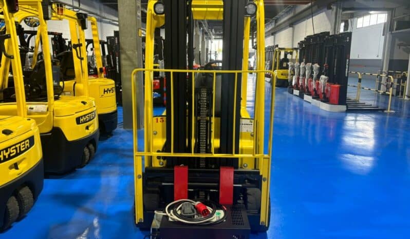 Carretilla Eléctrica 4 Ruedas HYSTER 2000 Kg muy nueva lleno