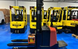 Apilador Eléctrico con plataforma y tríplex SPE125 145 008