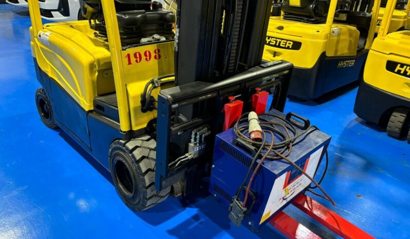 Carretilla Eléctrica 4 Ruedas HYSTER 1600 Kg, mástil Triple lleno