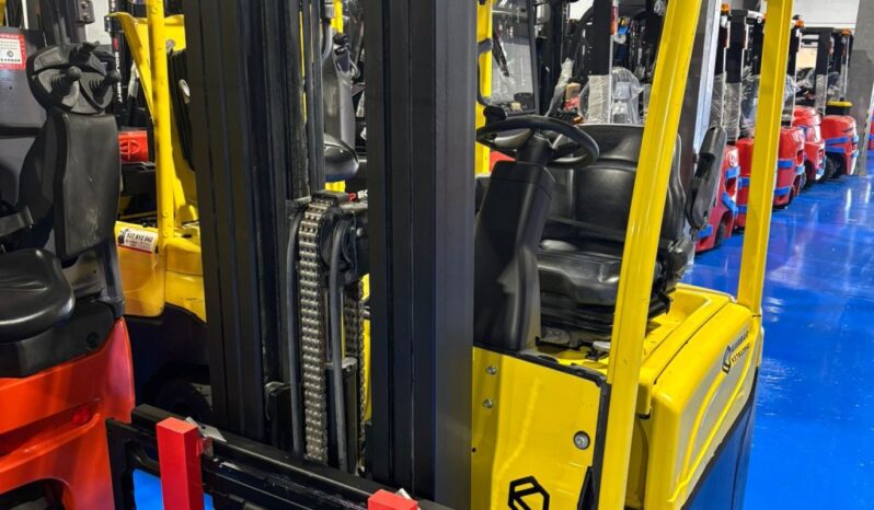 Carretilla elevadora eléctrica 3 ruedas HYSTER 1500 Kg – Mástil Triple lleno