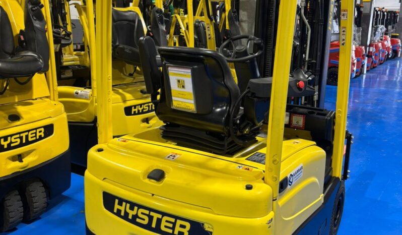 Carretilla elevadora eléctrica 4 ruedas HYSTER 1600 Kg – Mástil Triple lleno