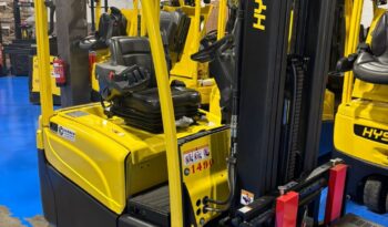 Carretilla elevadora eléctrica 4 ruedas HYSTER 1600 Kg – Mástil Triple lleno