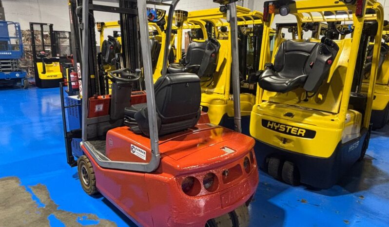 Carretilla Eléctrica BT 3 Ruedas 1600Kg Mástil Triple 5200mm lleno