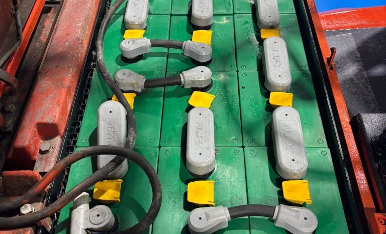 Carretilla Eléctrica 3 Ruedas LINDE E15 1500Kg Mástil Doble lleno