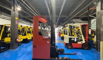 Retráctil BT 1600 Kg 8.000 mm Modelo RRB2 lleno
