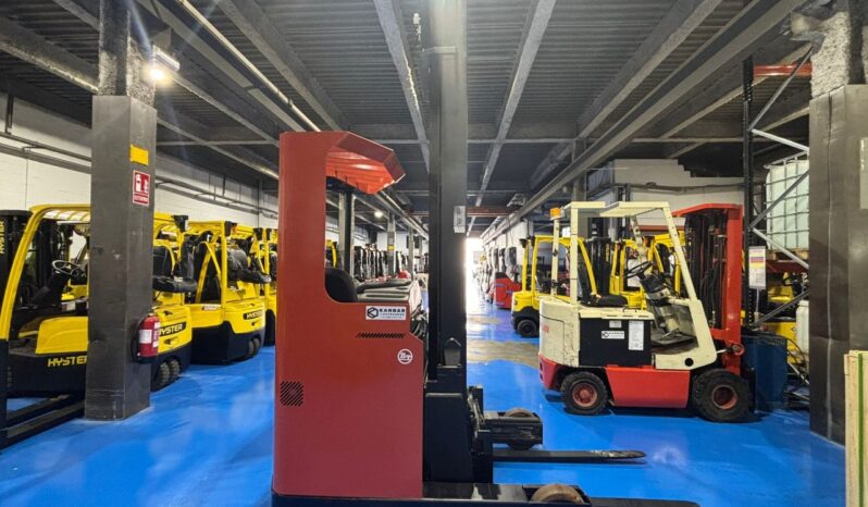 Retráctil BT 1600 Kg 8.000 mm Modelo RRB2 lleno