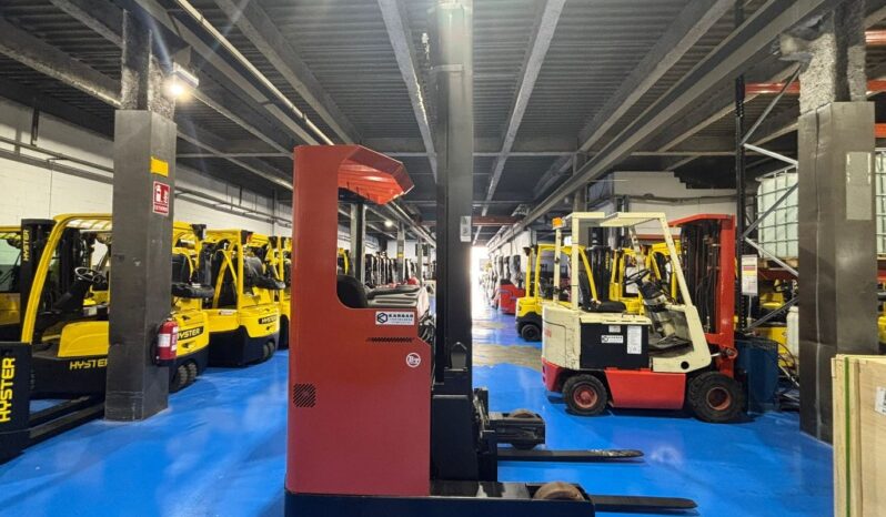 Retráctil BT 1600 Kg 8.000 mm Modelo RRB2 lleno
