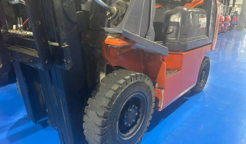 Carretilla elevadora GLP NISSAN 1800Kg mástil triple PD01A118PQ lleno