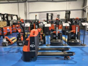 Transpaleta eléctrica EP WPL202 EP Equipment WPL202 de 2000 kg con batería de litio nueva para almacén y logística
