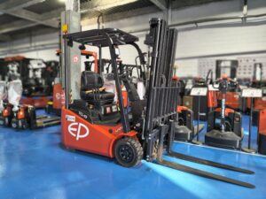 Carretilla eléctrica TCL152 3 ruedas EP